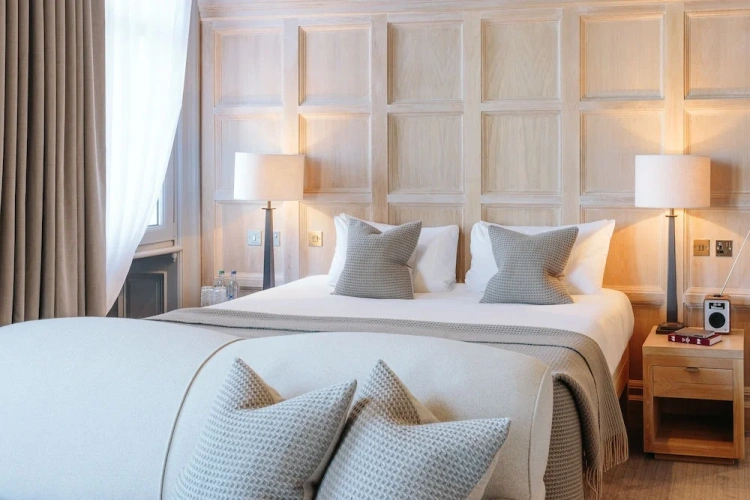 Feature Double room with city view