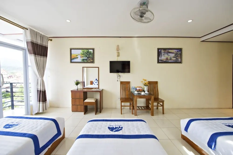 Deluxe Triple room with balcony