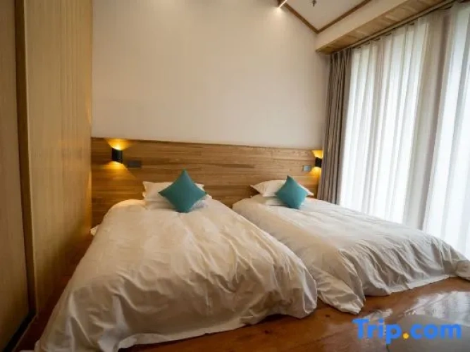 2 Bedrooms Double Suite