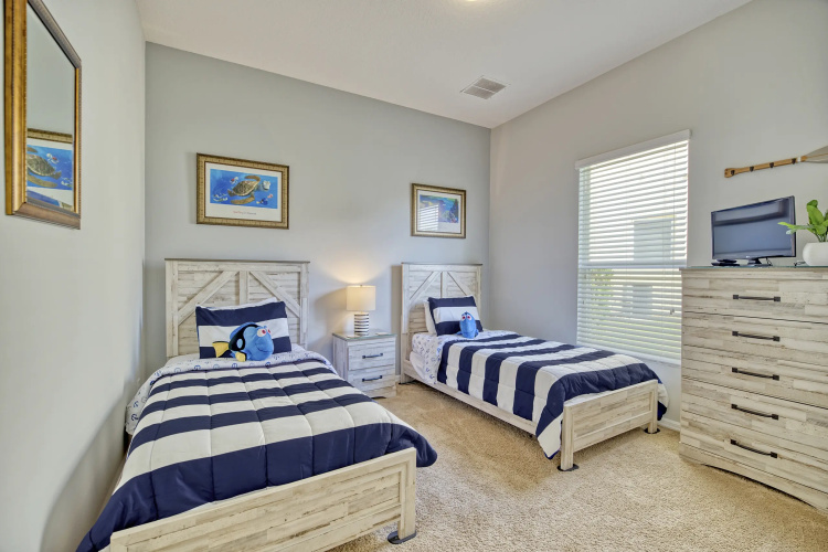 Gorgeous 5 bed with south facing pool, Davenport, US
