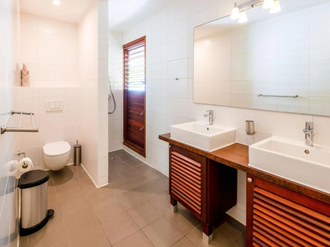 Spacious Villa Near Beach