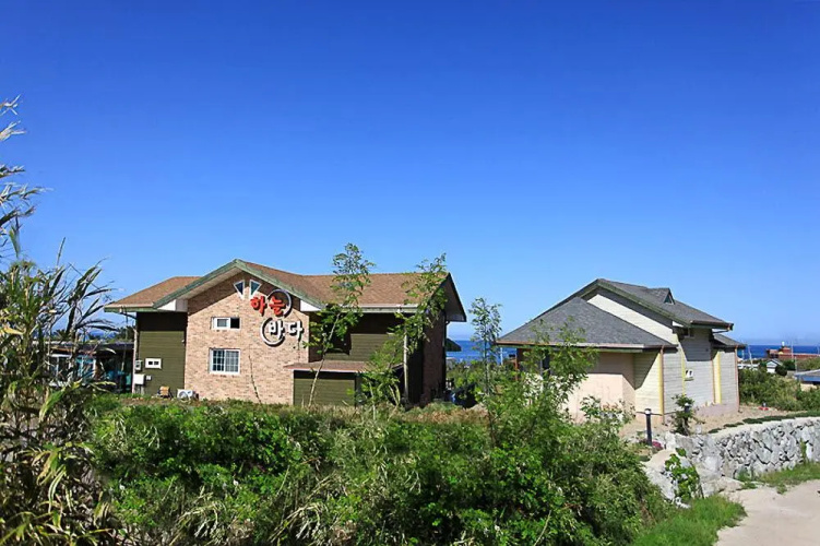 Sky sea pension