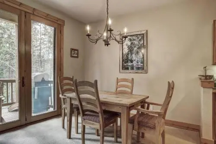 8757 Trappers Crossing Condo