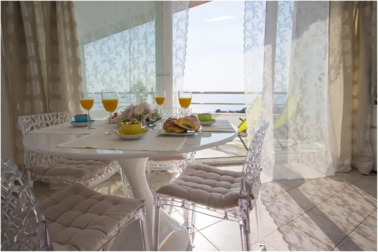 2 Bedrooms Apartment with sea view