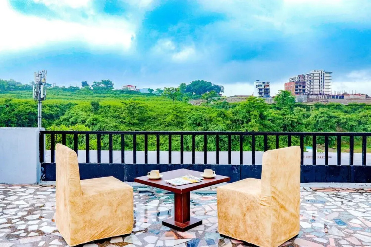 Fabhotel Maira Heights