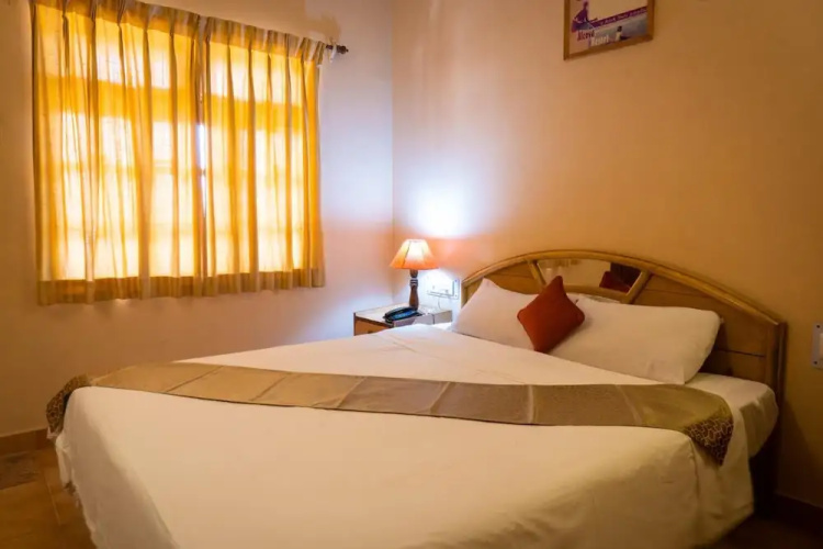 Alcove Beach Resort