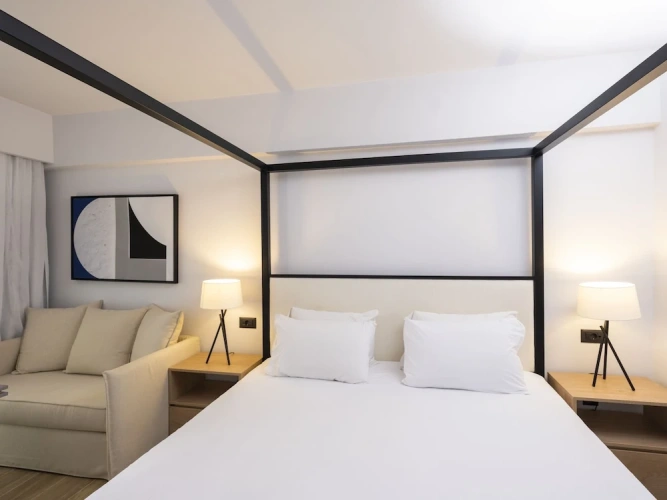 Standard Twin room with balcony