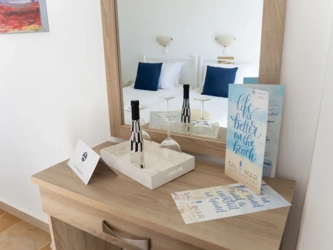 Standard Twin room with partial sea view
