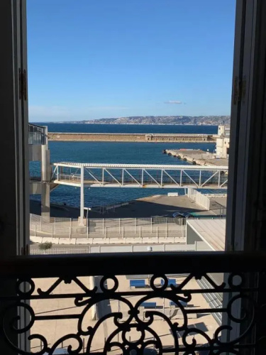 Studio Facing The Sea In Downtown Marseille