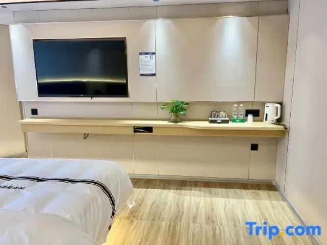Premium Triple Suite