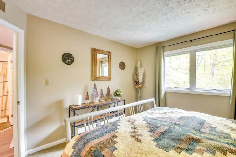 Second-floor Condo w/ Community Pool Access!