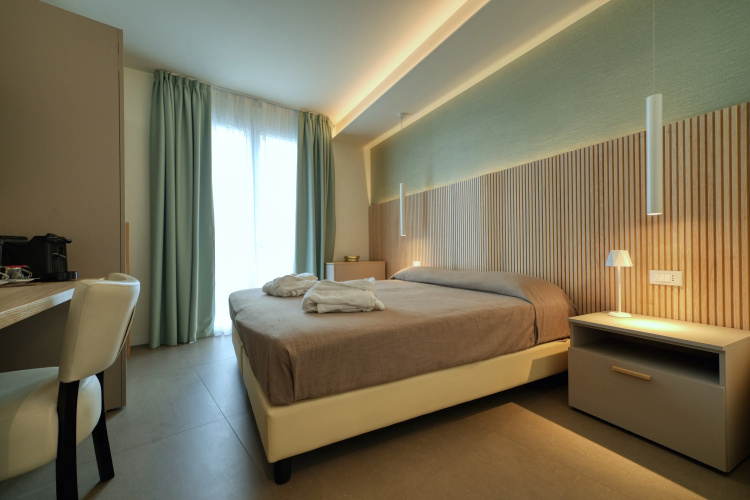Deluxe Suite with balcony and with lake view