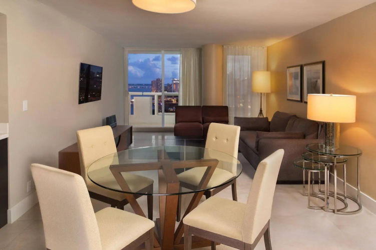 DoubleTree by Hilton Grand Hotel Biscayne Bay