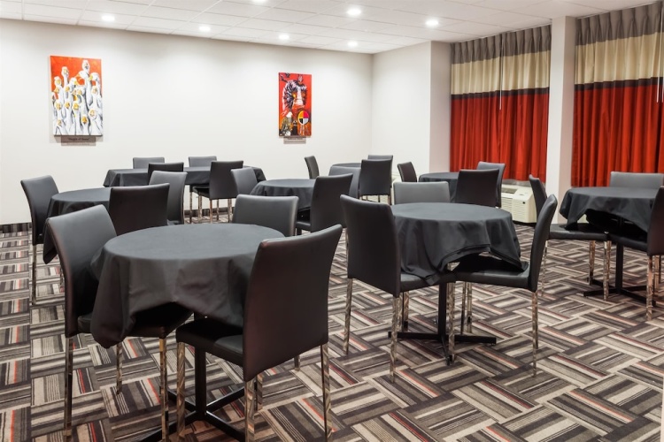 Microtel by Wyndham Casselman photo 25
