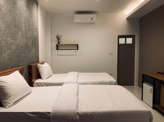 Standard Twin room with pool view