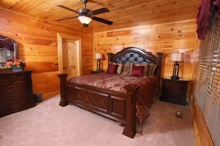 Serenity Mountain Pool 9 Br cabin by RedAwning