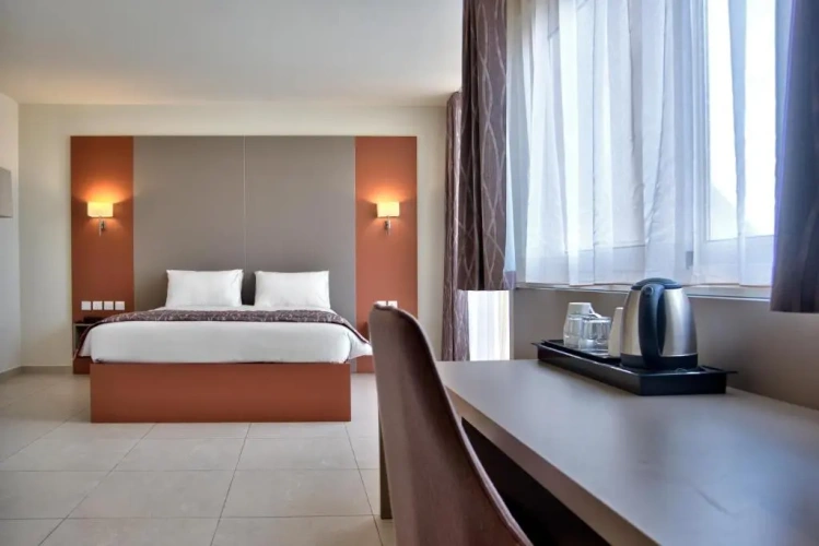 Deluxe Penthouse Suite