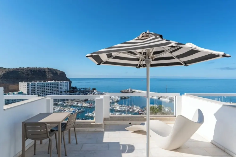 Deluxe Apartment with partial ocean view