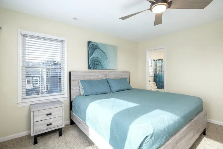 Azure 4 Bedroom Home by RedAwning
