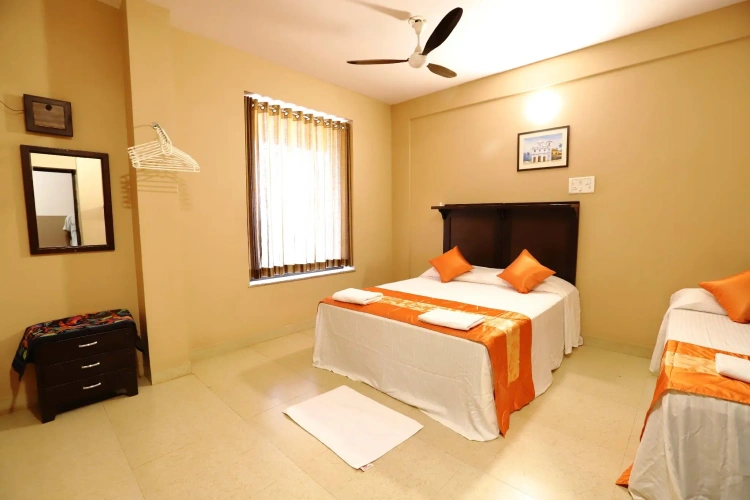 Standard Triple room