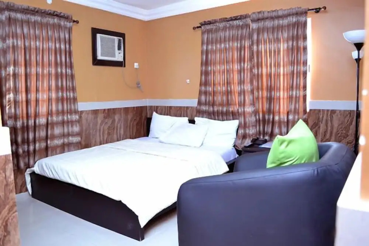 Inglesias Hotels