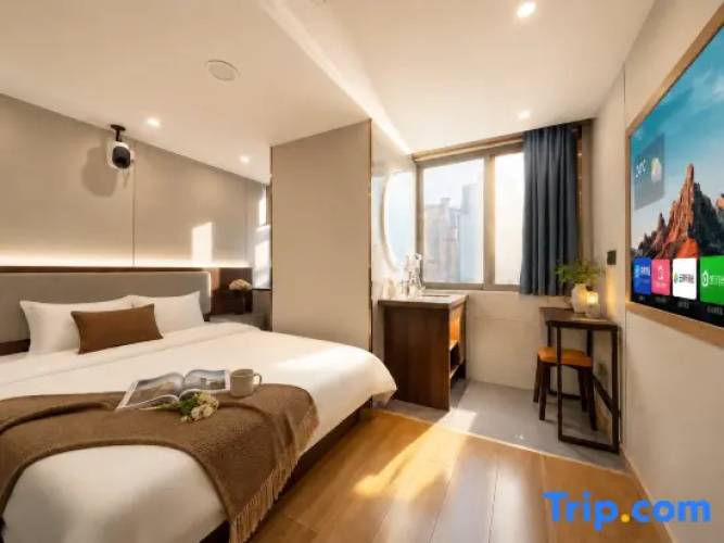 Standard Double room with city view