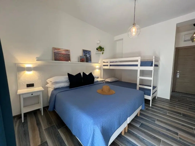 Standard Quadruple room with sea view