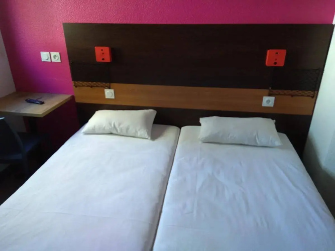 hotelF1 Maurepas