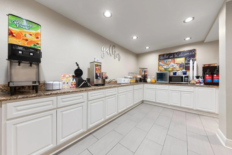 Super 8 by Wyndham New Orleans
