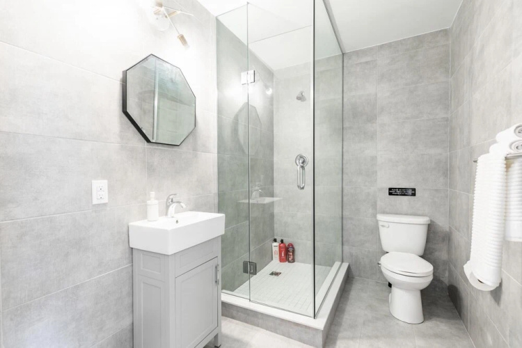 Modern Rustic 1BR Boutique Apt Within DT Hamilton