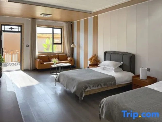 Standard Twin room with courtyard view