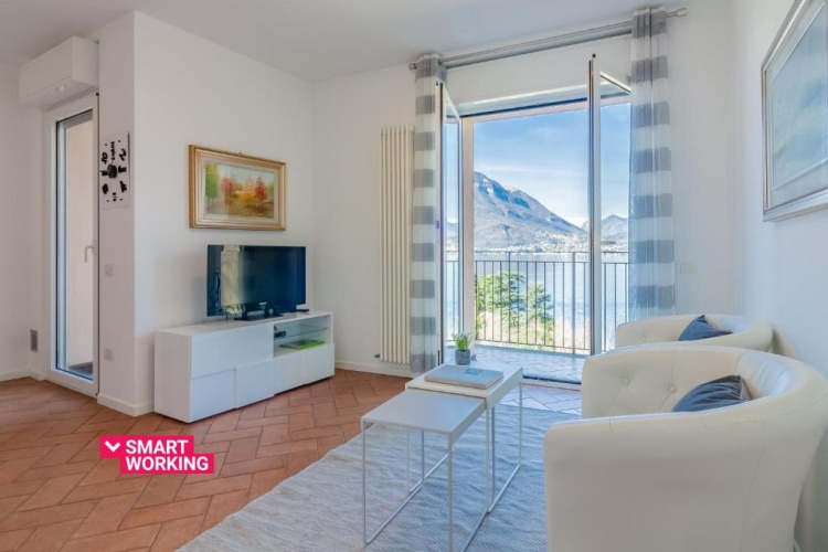Apartment with lake view