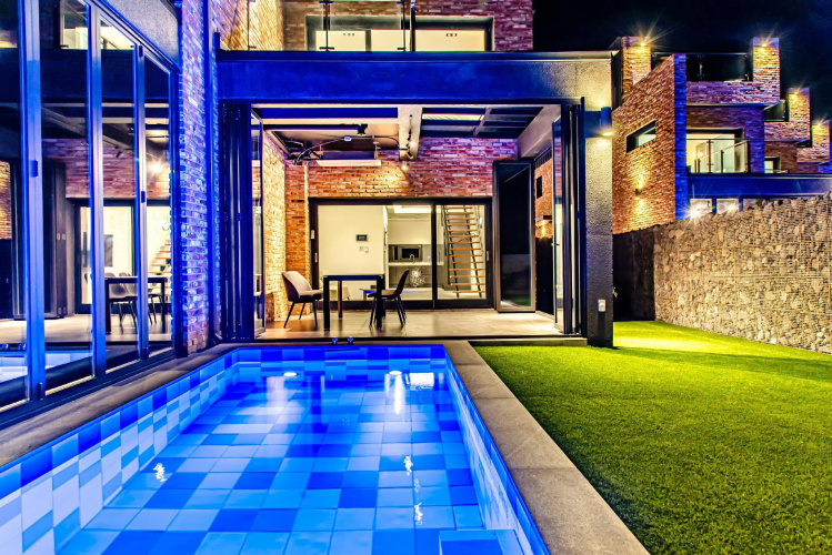 Oceanbrick Pool Villa