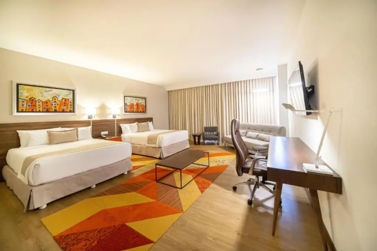Suite with city view