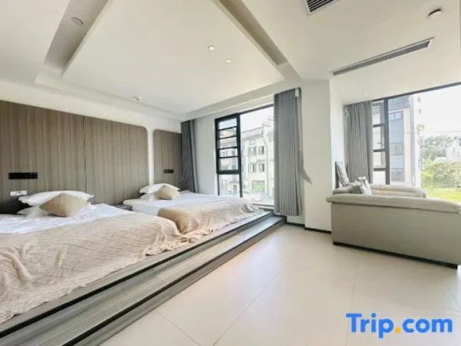 Standard Twin room with view