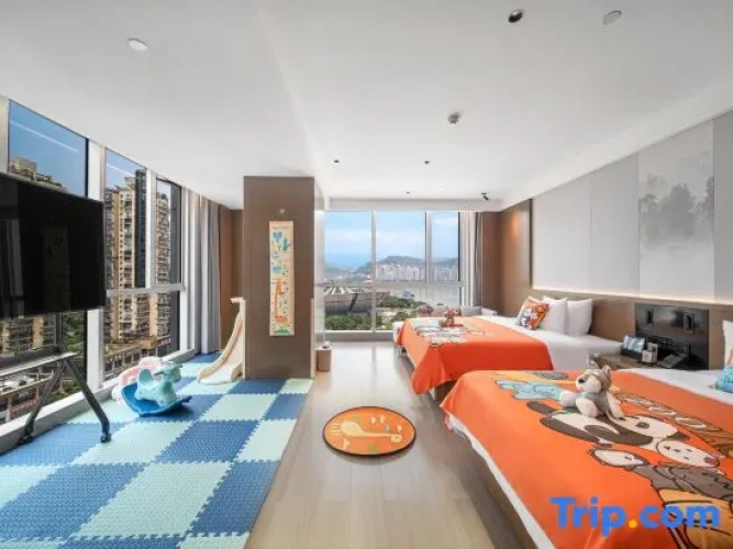 Standard Twin room with city view