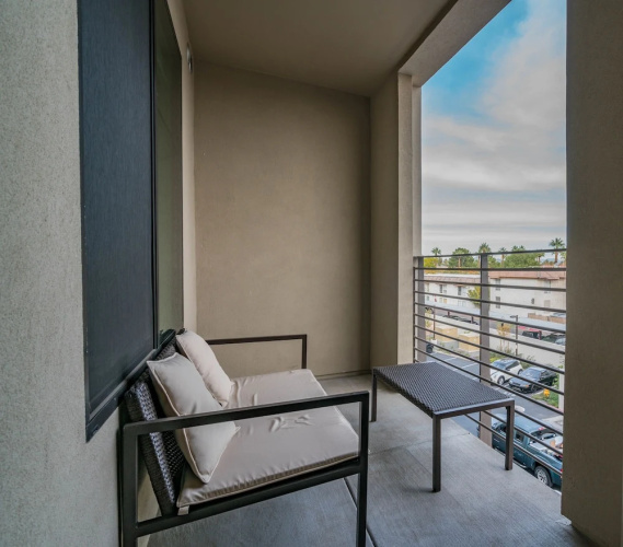 1br Luxury Apartment | Heated Pool by Wanderjaunt