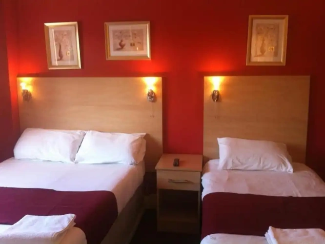 Standard Triple room