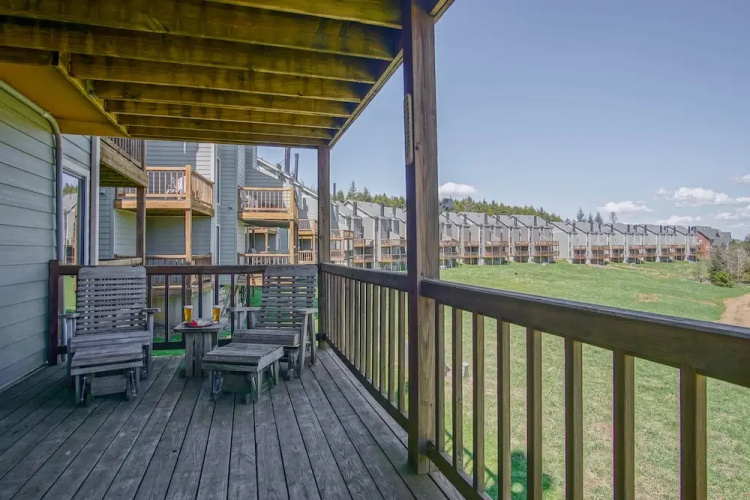 Powderidge 2 -slope Side, Spacious Deck
