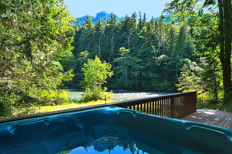 Rustic River Paradise - One Bedroom Cabin with Hot Tub