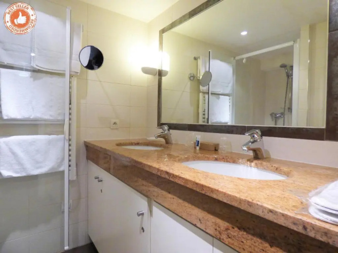 ALC - A521 - 4 min PALAIS AND BEACHES