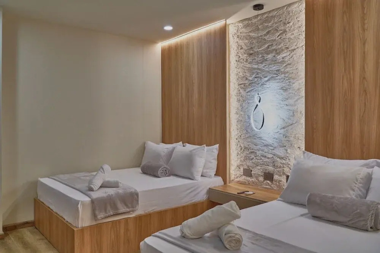 One Apartments Lleras