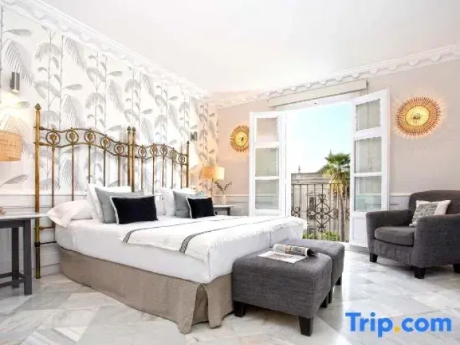 4 Bedrooms Apartment