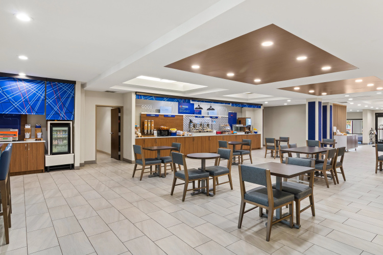 Holiday Inn Express And Suites Fairmont photo 36