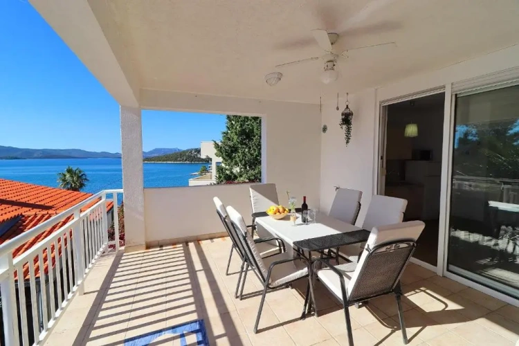 2 Bedrooms Apartment with sea view