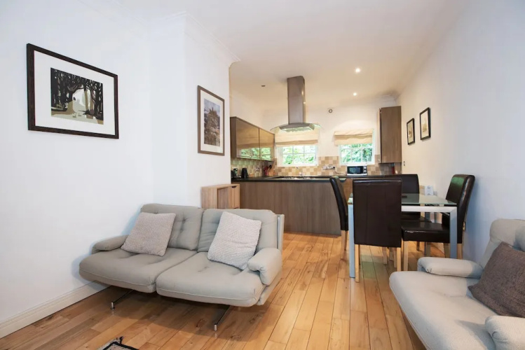 Apartment 4 The Grove
