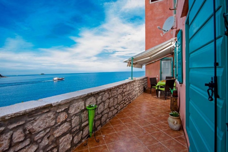 2 Bedrooms Apartment with sea view