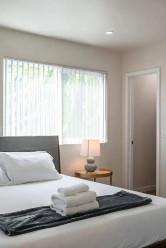 Foothills Oasis w Private Balcony Free Parking 3