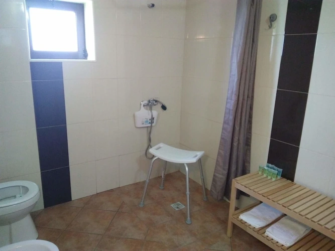 2 Bedrooms Family Cottage with partial ocean view