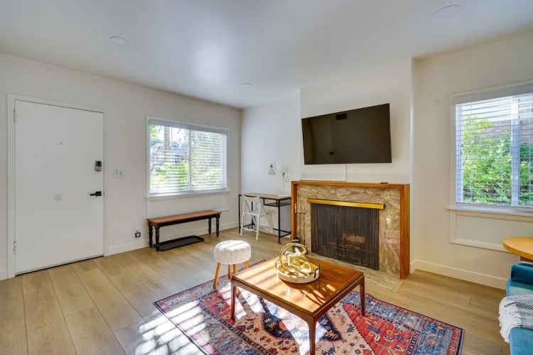 2 Bedrooms Apartment